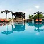 Maxim With Private Pool & Tennis Court *