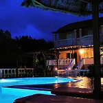 Maxim With Private Pool & Tennis Court ヴィラ *