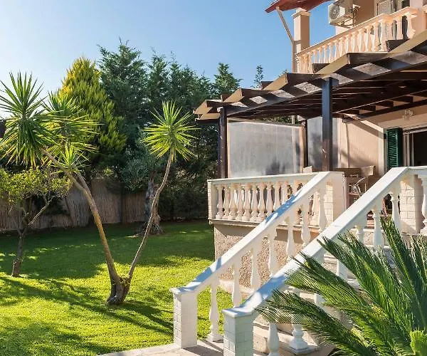 Maxim With Private Pool & Tennis Court Vilă *