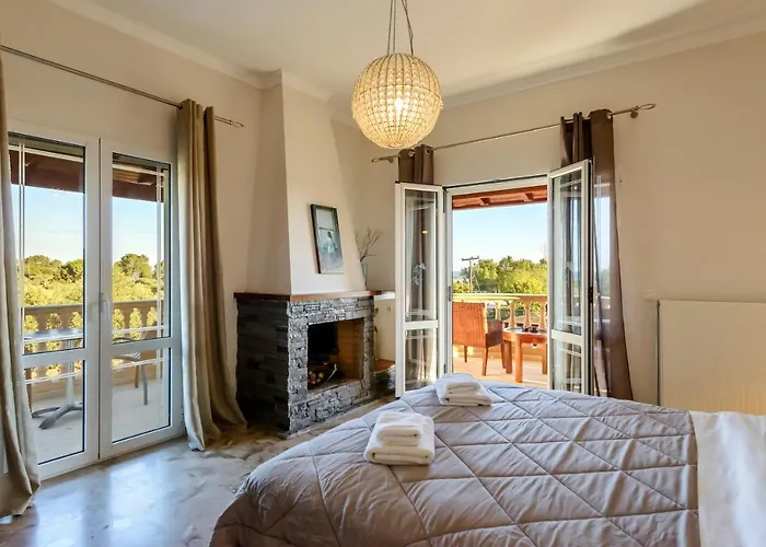 Maxim With Private Pool & Tennis Court Vilă