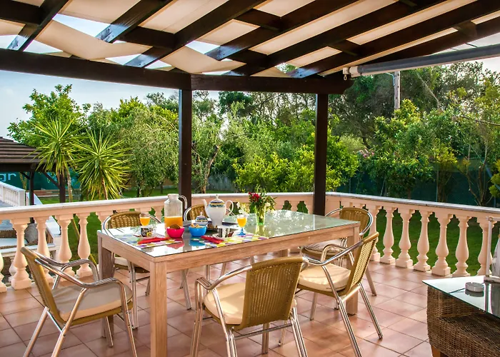 Vilă Maxim With Private Pool & Tennis Court Halikounas