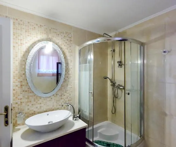 Maxim With Private Pool & Tennis Court 빌라