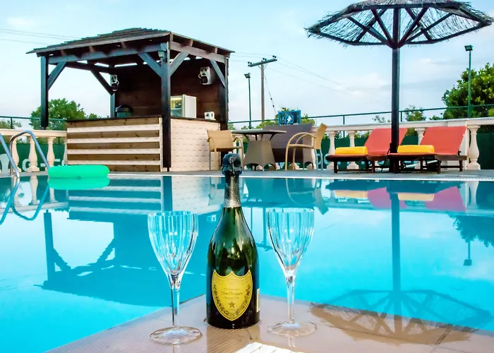 Maxim With Private Pool & Tennis Court