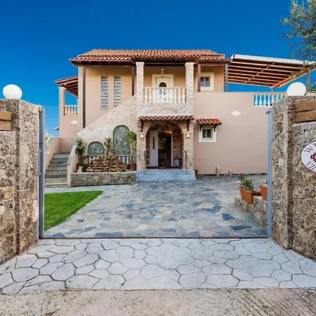 Vila Maxim With Private Pool & Tennis Court