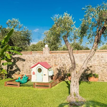 Maxim With Private Pool & Tennis Court Vila *