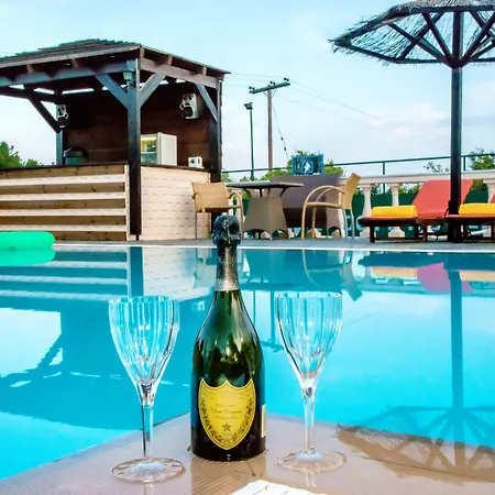 Maxim With Private Pool & Tennis Court
