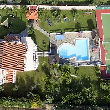 Maxim With Private Pool & Tennis Court Vila *