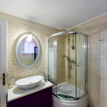Maxim With Private Pool & Tennis Court Vila *