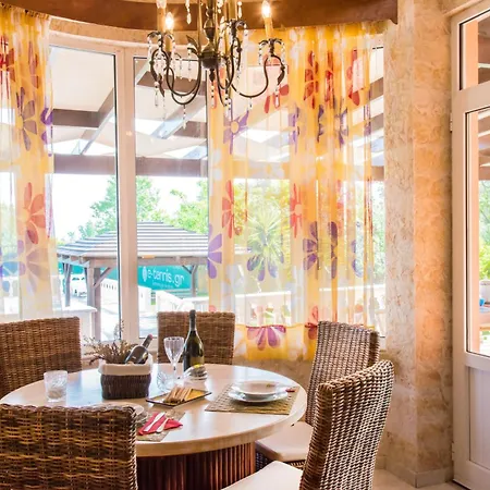 Maxim With Private Pool & Tennis Court